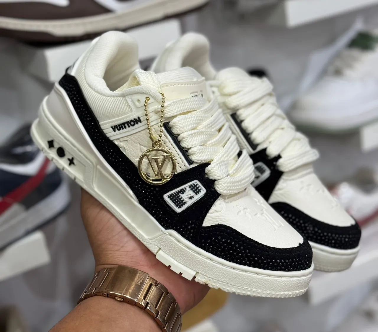 LV Trainer Off/Preto Com Brilho