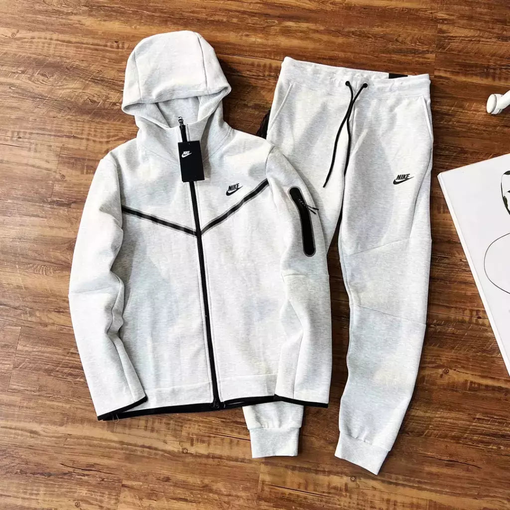 Tech Fleece Nike “Triple White”