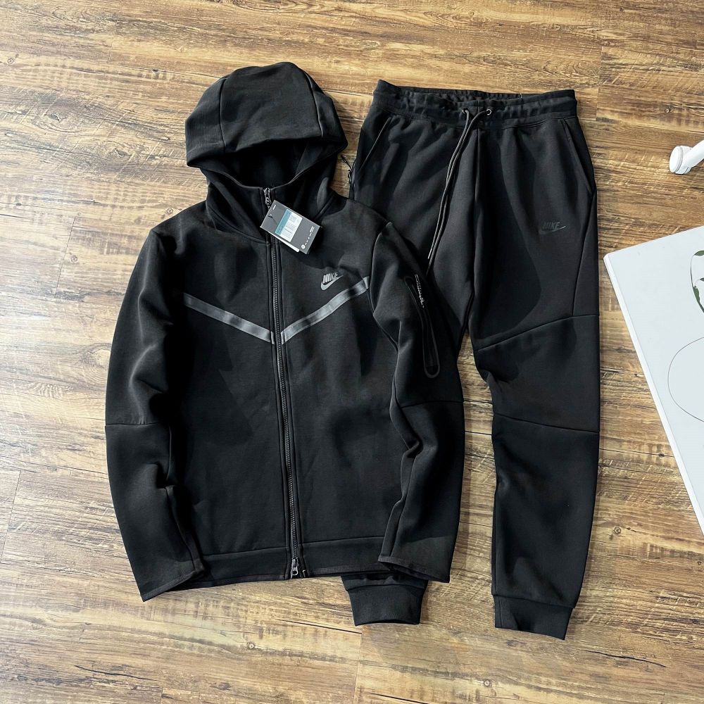 Tech Fleece Nike “Triple Black”
