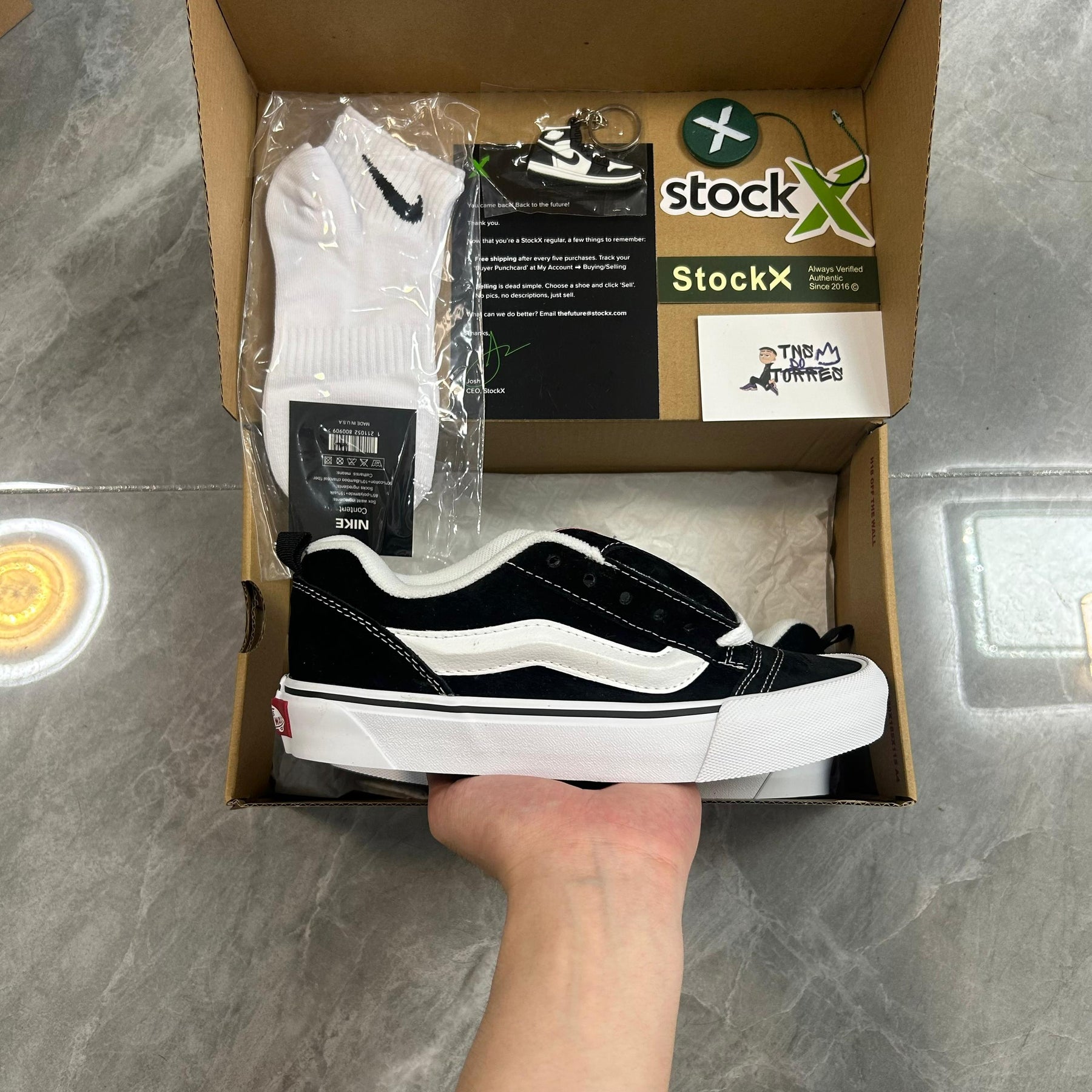 VANS KNU SKOOL "PRETO E BRANCO"